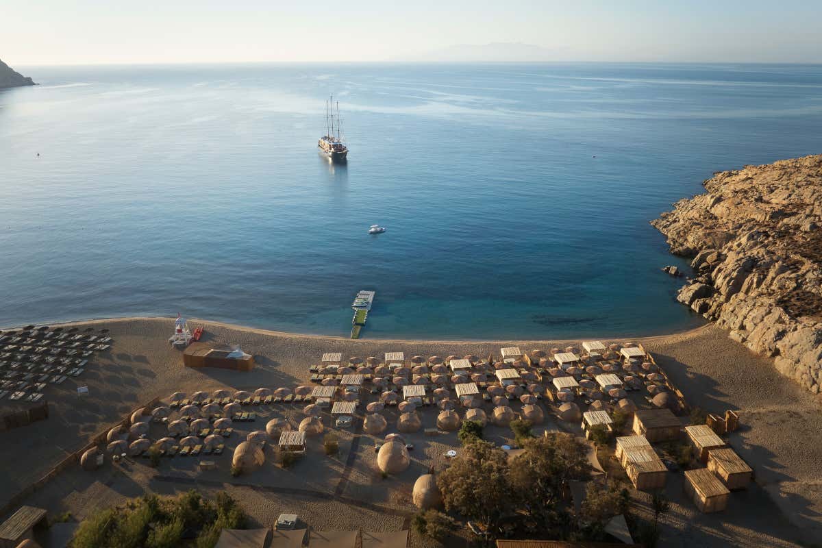 La spiaggia di Almiriki a Mykonos